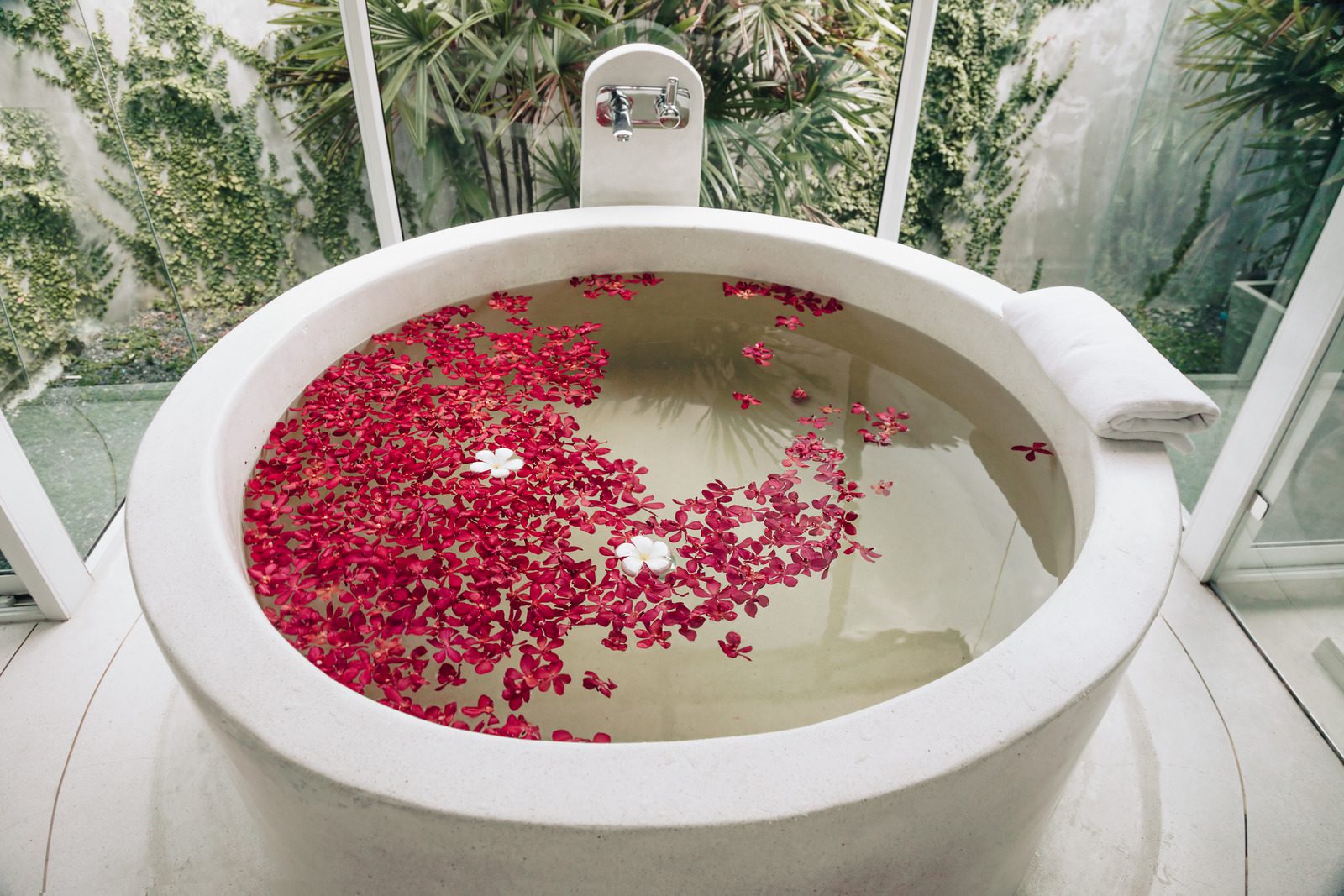 o-que-eu-preciso-para-instalar-uma-banheira-spa-em-casa