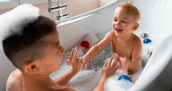 Banho de banheira para crianças: benefícios